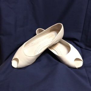 Brooks Brothers peep toe flats